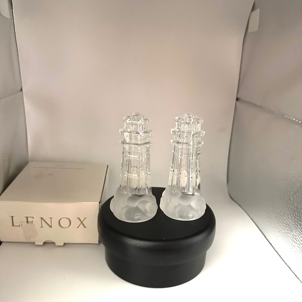 NEW IN BOX LENOX LIGHTHOUSE SALT & PEPPER SHAKERS